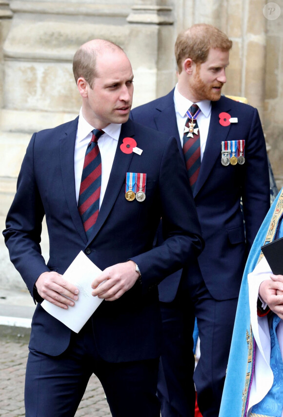 Le prince William, duc de Cambridge, et le prince Harry à la sortie de l'abbaye de Westminster pour le service commémoratif de L'ANZAC Day à Londres. Le 25 avril 2018 