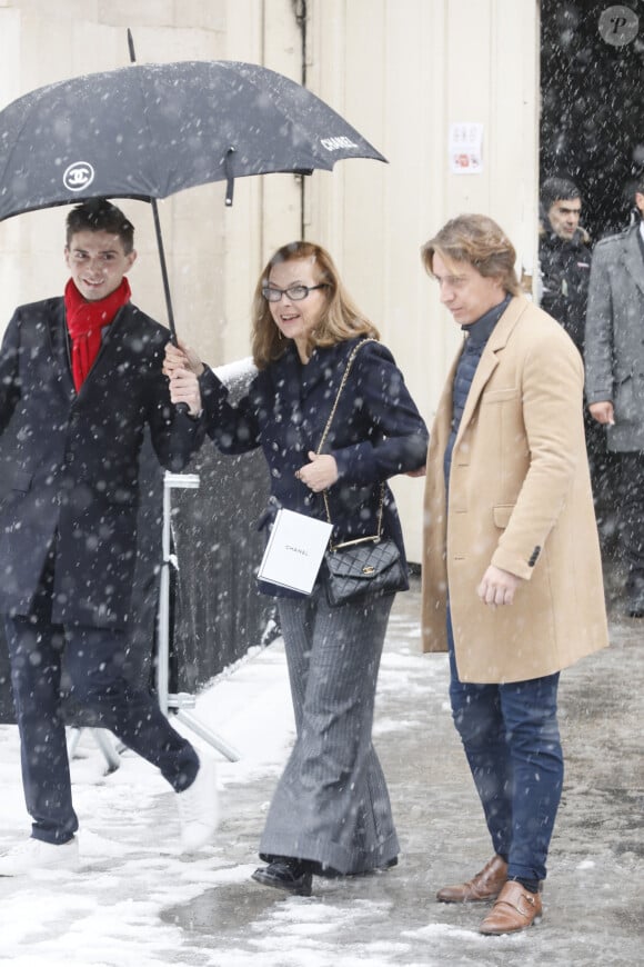 Carole Bouquet - Sortie du défilé Chanel au Grand Palais. Paris. Le 22 janvier 2019. © CVS/Bestimage