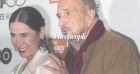 Obsèques de Jean-Claude Carrière : Carole Bouquet et Louis Garrel soutiennent sa veuve et ses deux filles