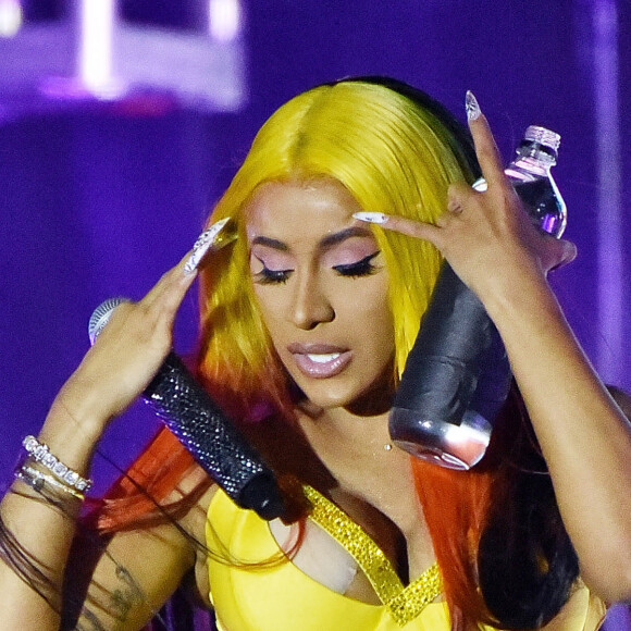 Cardi B sur la scène du 2020 Vewtopia Music Festival à Marlin's Park, Miami, Floride, le 1er février 2020.