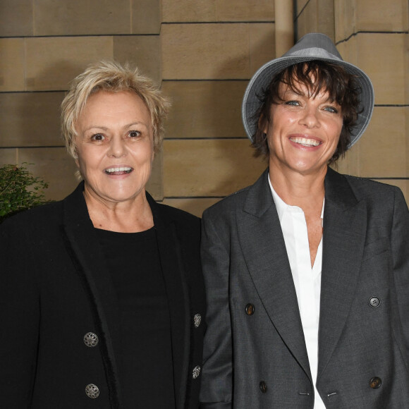 Muriel Robin et sa compagne Anne Le Nen - 1ère édition de la remise du prix "Line Renaud - Loulou Gasté", pour la recherche médicale, à la Maison de la Recherche à Paris. © Coadic Guirec / Bestimage