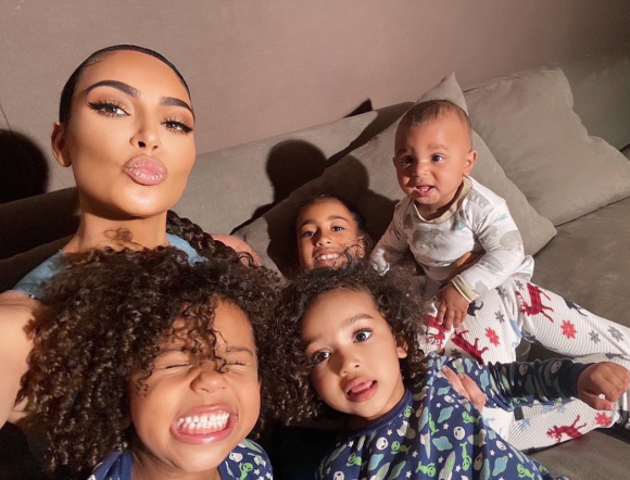 Kim Kardashian et ses quatre enfants North, Saint, Chicago et Psalm. Mai 2020.