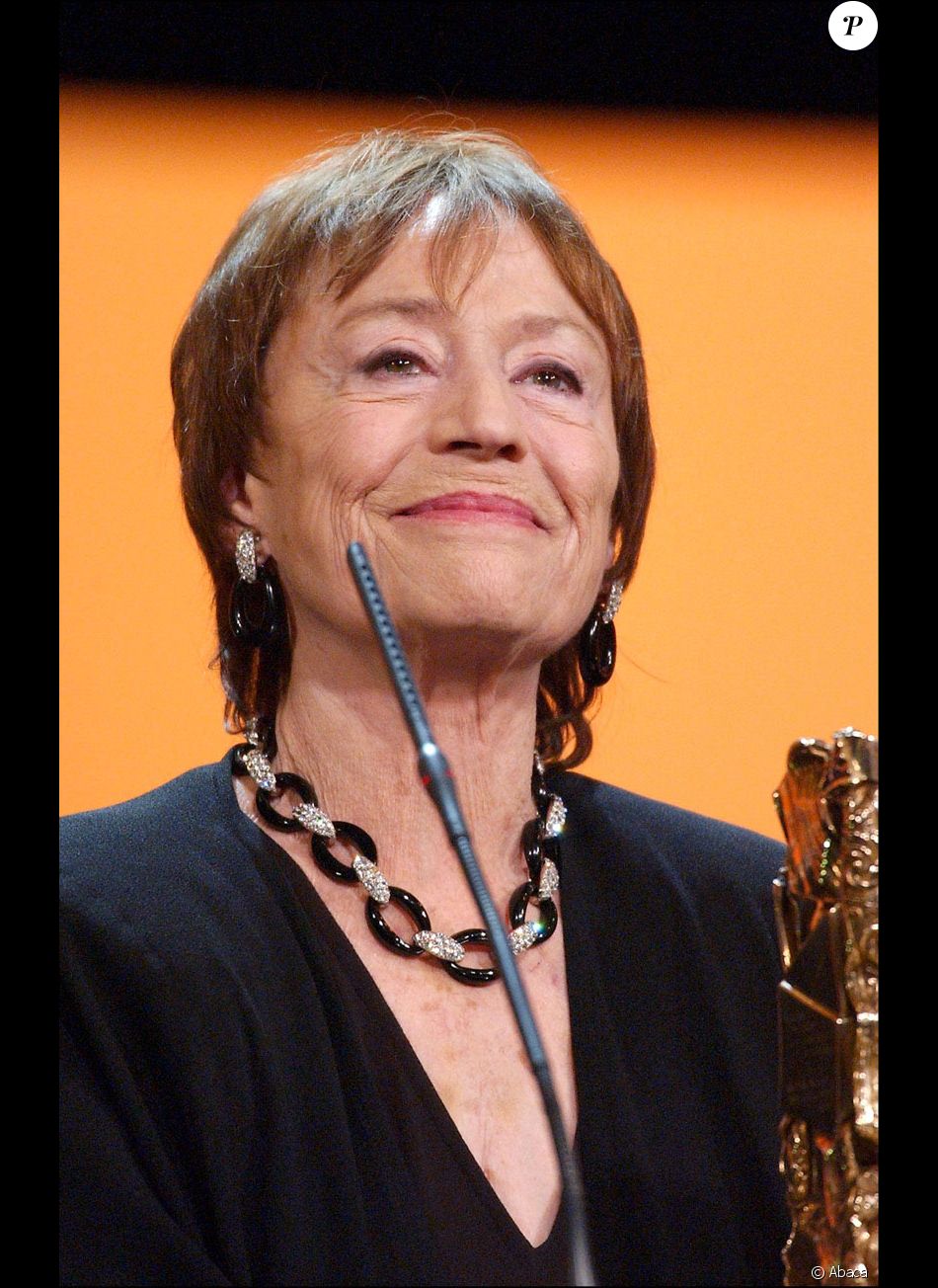 Annie Girardot, recevant le César de la meilleure actrice dans un second rôle pour La Pianiste