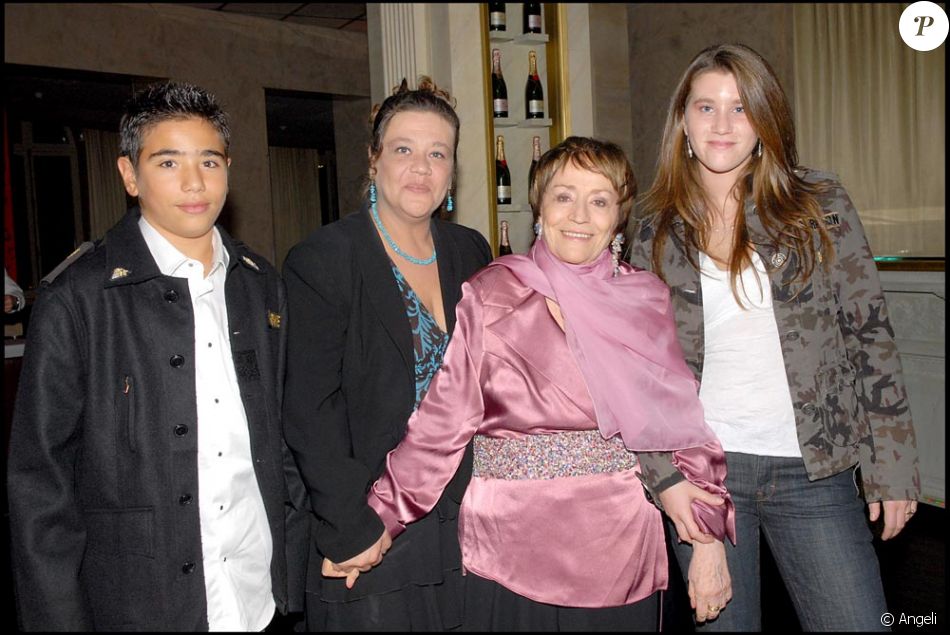 Annie Girardot entourée de sa famille, sa fille Guilia et ses deux petits enfants Renato et Lola