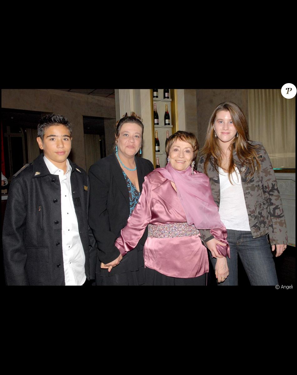 Annie Girardot entourée de sa famille, sa fille Guilia et ses deux petits enfants Renato et Lola