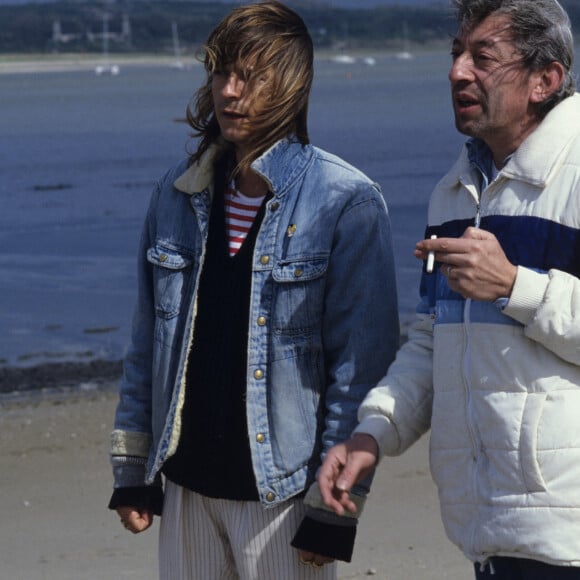 Archives - En France, le chanteur Renaud au Touquet, lors du tournage du vidéo clip "Morgane de toi" réalisé par Serge Gainsbourg en juin 1984.