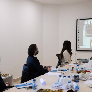 La reine Rania lors d'une vidéoconférence du Conseil d'administration de la Royal Health Awareness Society à Amman, Jordanie, le 2 mars 2021.