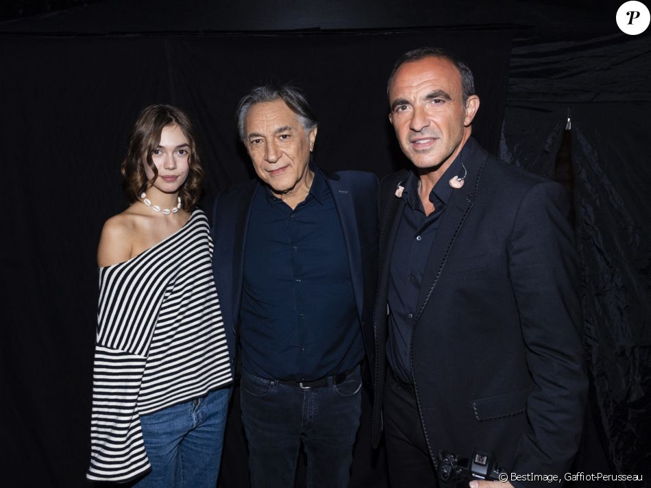 Exclusif - Richard Berry, sa petite fille Elise Petit et Nikos Aliagas - Surprises - Backstage de l'enregistrement de l'émission "La Chanson secrète 5", qui sera diffusée le 11 janvier 2020 sur TF1, à Paris. Le 17 décembre 2019 © Gaffiot-Perusseau / Bestimage