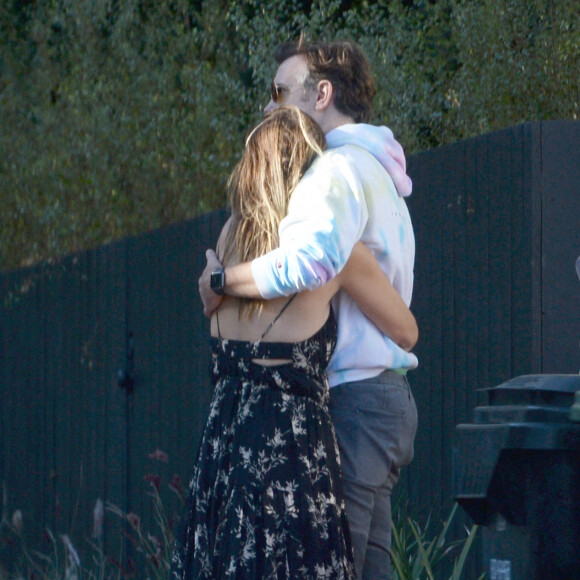 Exclusif - Olivia Wilde et son ex fiancé Jason Sudeikis partagent un moment de tendresse quelques jours après l'annonce de la rupture de leurs fiançailles à Los Angeles le 16 novembre 2020.