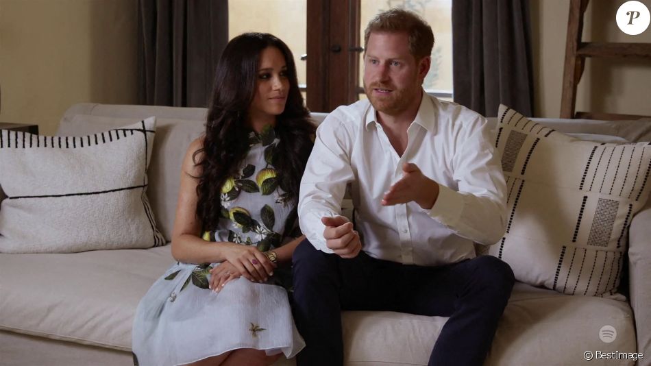 Le prince Harry et Meghan Markle (Robe Oscar de la Renta), duc et duchesse de Sussex, font leur première apparition en podcast sur Spotify depuis l'annonce de la deuxième grossesse de Meghan le 22 février 2021.