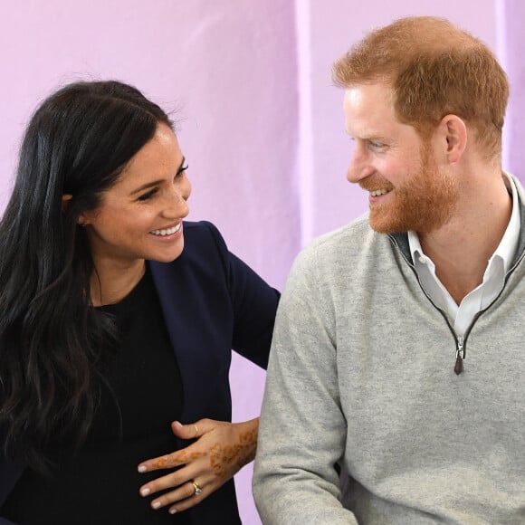 Le prince Harry, duc de Sussex, et Meghan Markle, duchesse de Sussex, enceinte (de son fils Archie) visitent le "Lycée Qualifiant Grand Atlas"à Asni, dans le cadre de leur voyage officiel au Maroc.