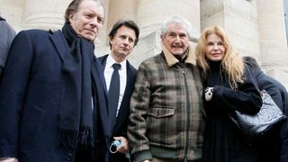 Hommage à Rémy Julienne : l'émotion de sa compagne, soutenue par Gaël Leforestier et Vincent Perrot