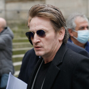 Benoit Magimel - Arrivées à la messe hommage à Rémy Julienne en l'église Saint-Roch à Paris le 5 mars 2021.