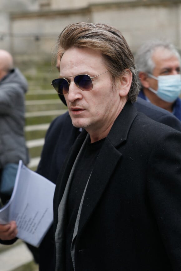 Benoit Magimel - Arrivées à la messe hommage à Rémy Julienne en l'église Saint-Roch à Paris le 5 mars 2021.