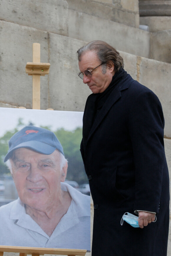 Daniel Russo - Arrivées à la messe hommage à Rémy Julienne en l'église Saint-Roch à Paris le 5 mars 2021.  