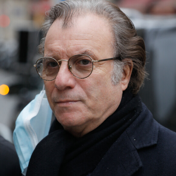 Daniel Russo - Arrivées à la messe hommage à Rémy Julienne en l'église Saint-Roch à Paris le 5 mars 2021.