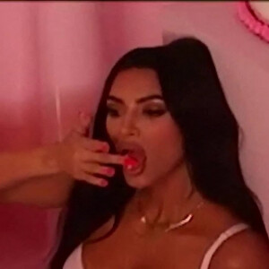Kim Kardashian pose pour la nouvelle campagne Saint-Valentin de la marque de K.Kardashian "Skims", le 12 février 2021.