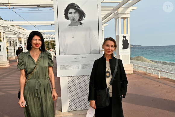 Vernissage de l'exposition "Libres et Égales" de la photographe Sylvia Galmot (à droite), sur la Promenade des Anglais. Nice, le 8 mars 2021. © Bruno Bebert / Bestimage