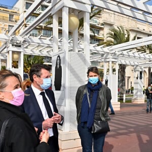 Christian Estrosi, maire de Nice, et son épouse Laura Tenoudji assistent au vernissage de l'exposition "Libres et Égales" de la photographe Sylvia Galmot, sur la Promenade des Anglais. Nice, le 8 mars 2021. © Bruno Bebert / Bestimage