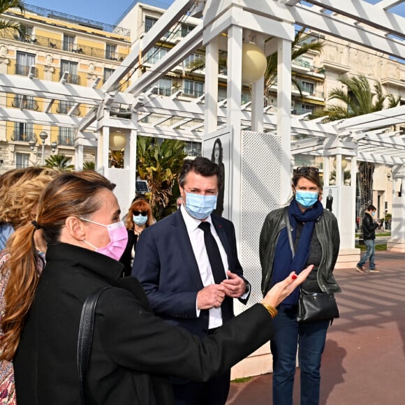 Christian Estrosi, maire de Nice, et son épouse Laura Tenoudji assistent au vernissage de l'exposition "Libres et Égales" de la photographe Sylvia Galmot, sur la Promenade des Anglais. Nice, le 8 mars 2021. © Bruno Bebert / Bestimage