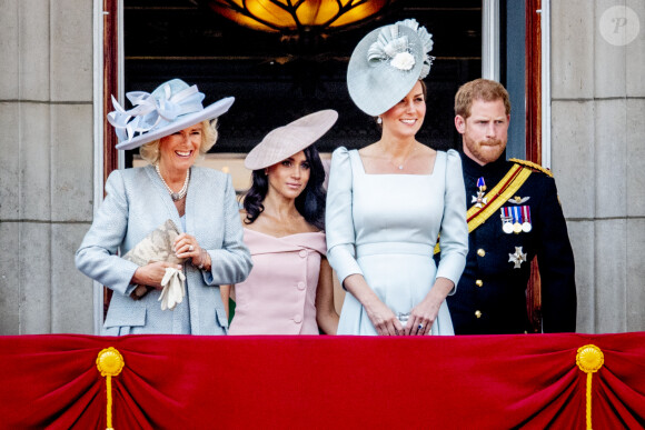 Camilla Parker Bowles, duchesse de Cornouailles, Kate Catherine Middleton, duchesse de Cambridge, le prince Harry, duc de Sussex et Meghan Markle, duchesse de Sussex - Les membres de la famille royale britannique lors du rassemblement militaire "Trooping the Colour" (le "salut aux couleurs"), célébrant l'anniversaire officiel du souverain britannique. Cette parade a lieu à Horse Guards Parade, chaque année au cours du deuxième samedi du mois de juin. Londres, le 9 juin 2018.
