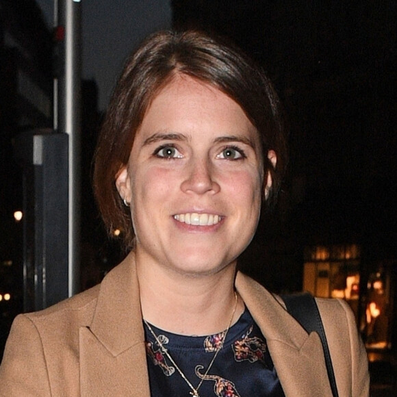 La princesse Eugenie d'York arrive très souriante à un évènement dans le quartier de Mayfair à Londres, le 8 octobre 2019