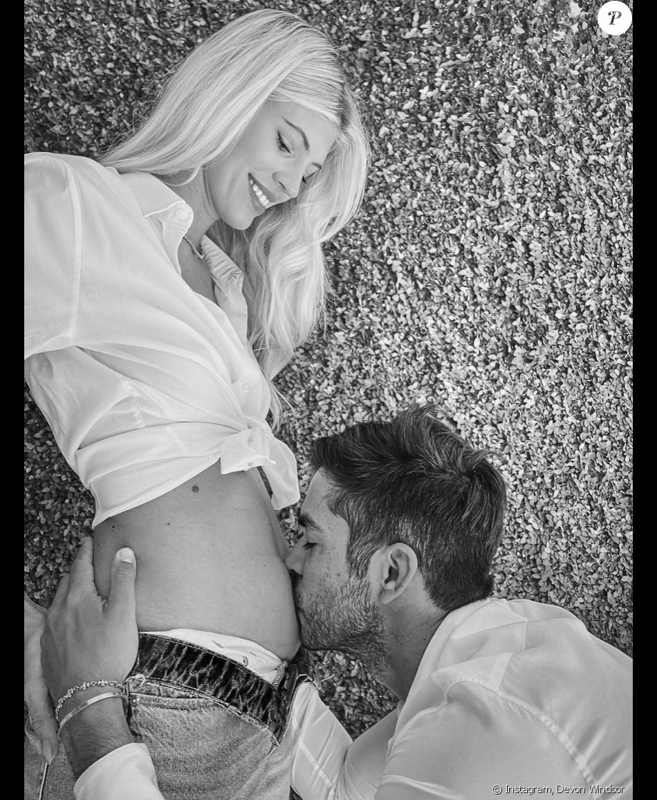 Devon Windsor, enceinte de son premier enfant, et son mari Johnny Dex.