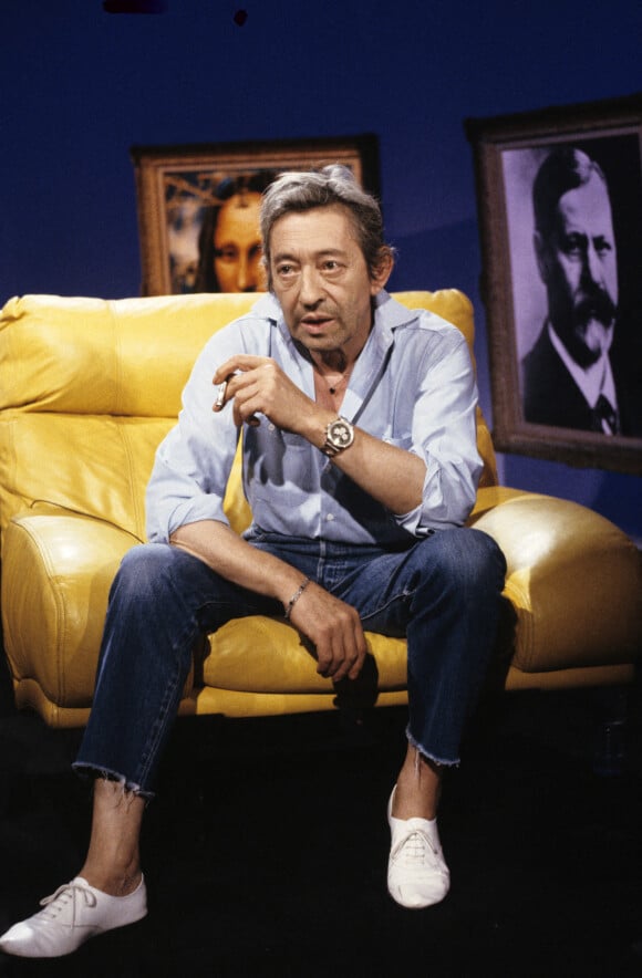 Archives - En France, à Paris, Serge Gainsbourg sur un plateau de télévision en août 1989. © Jean-Claude Colin via Bestimage