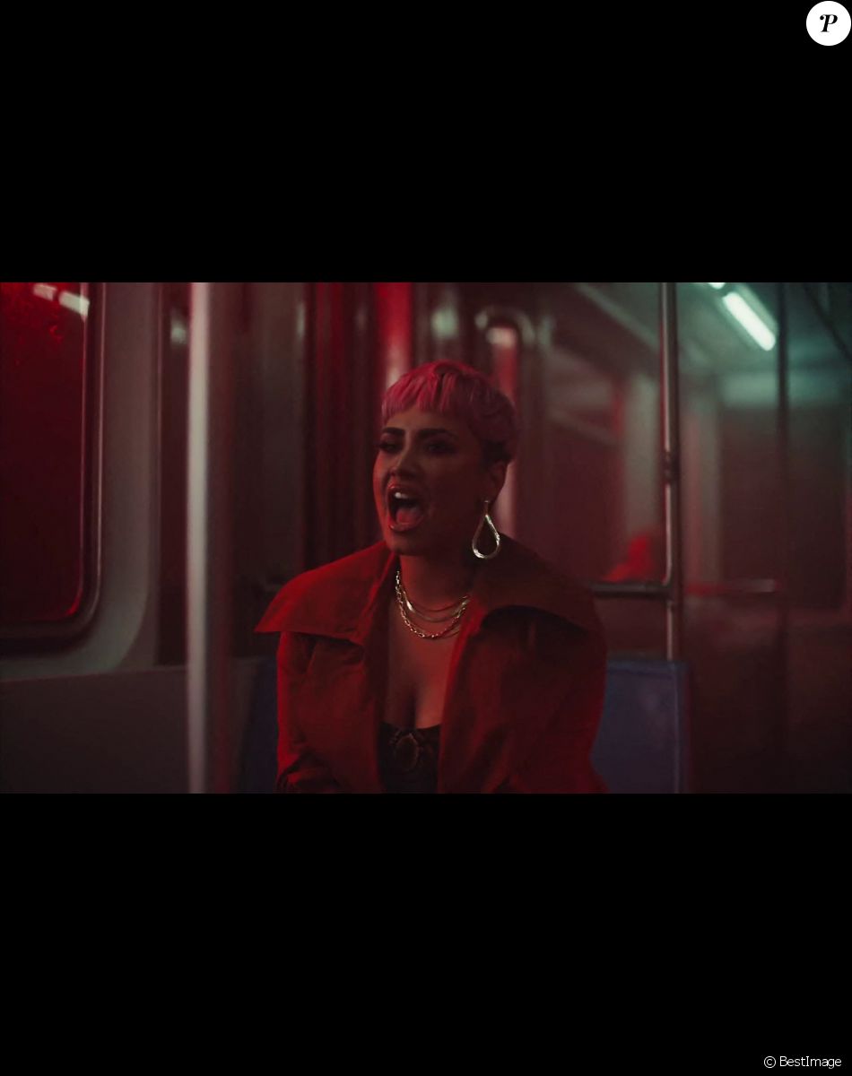 Demi Lovato dans le clip vidéo du titre "What Other People Say".