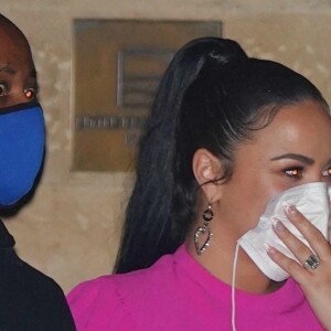 Demi Lovato est allée diner avec son fiancé Max Ehrich et son amie Nikita Dragun au restaurant Nobu dans le quartier de Malibu à Los Angeles. Le 7 août 2020.