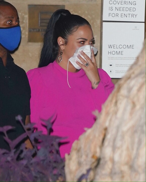 Demi Lovato est allée diner avec son fiancé Max Ehrich et son amie Nikita Dragun au restaurant Nobu dans le quartier de Malibu à Los Angeles. Le 7 août 2020.
