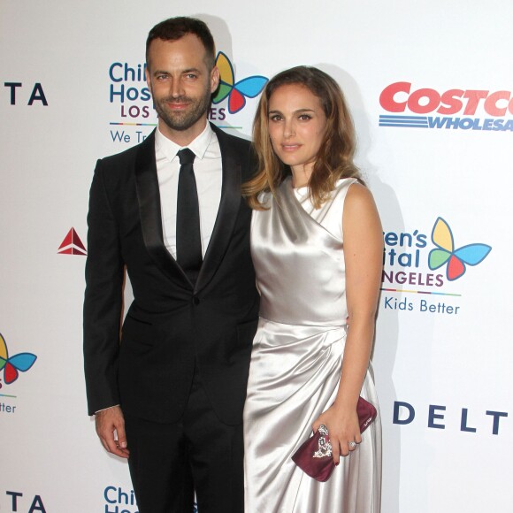 Natalie Portman (habillée en Dior) et son mari Benjamin Millepied au gala "Noche De Ninos" organisé par l'hôpital des enfants de Los Angeles, le 11 octobre 2014.