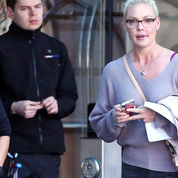 Exclusif - Katherine Heigl arrive à Toronto pour prendre la suite de Meghan Markle dans la série "Suits" le 4 avril 2018.