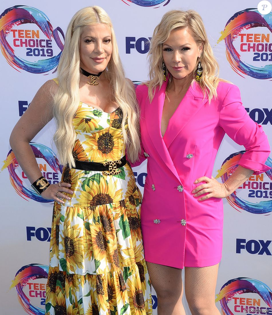 Tori Spelling, Jennie Garth à la soirée Teen Choice Awards à Hermosa Beach en Californie, le 11 août 2019.