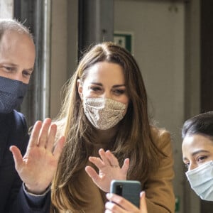 Le prince William, duc de Cambridge, et Kate Catherine Middleton, duchesse de Cambridge, en visite à l'établissement "Newham Ambulance Station" à Londres. Le 18 mars 2021