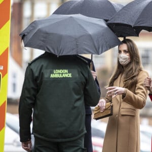 Kate Catherine Middleton, duchesse de Cambridge, en visite à l'établissement "Newham Ambulance Station" à Londres. Le 18 mars 2021