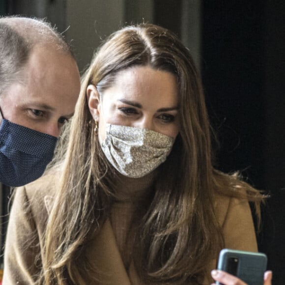 Le prince William, duc de Cambridge, et Kate Catherine Middleton, duchesse de Cambridge, en visite à l'établissement "Newham Ambulance Station" à Londres. Le 18 mars 2021