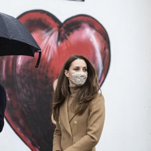 Le prince William, duc de Cambridge, et Kate Catherine Middleton, duchesse de Cambridge, en visite à l'établissement "Newham Ambulance Station" à Londres. Le 18 mars 2021