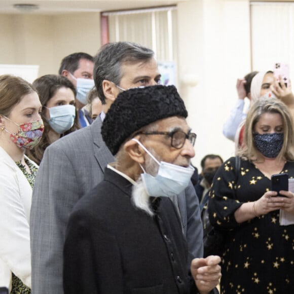 Le prince Charles, prince de Galles, et Camilla Parker Bowles, duchesse de Cornouailles, lors de leur visite au centre éphémère de vaccination à la mosquée de Finsbury Park à Londres, Royaume Uni, le 16 mars 2021.