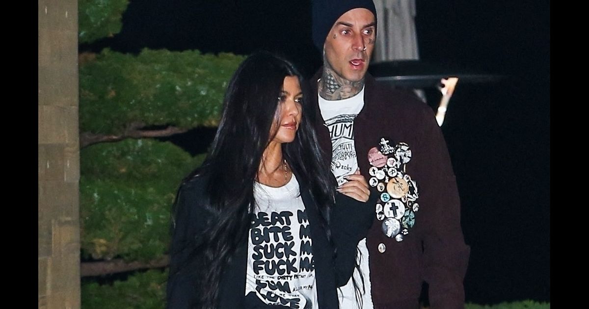 Very provocative Kourtney Kardashian for a romantic dinner with Travis Barker