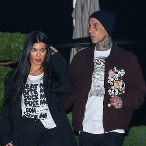 Kourtney Kardashian et son compagnon Travis Barker quittent le restaurant Nobu après un dîner romantique en amoureux. Malibu, le 19 mars 2021.