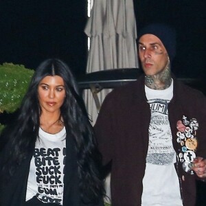 Kourtney Kardashian et son compagnon Travis Barker quittent le restaurant Nobu après un dîner romantique en amoureux. Malibu, le 19 mars 2021.