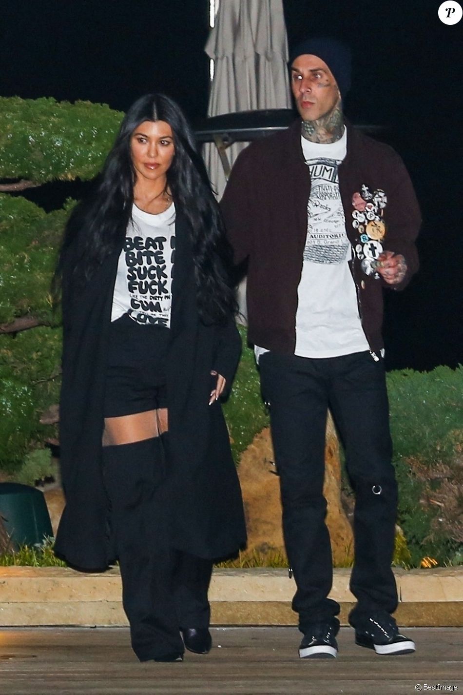 Kourtney Kardashian très provocatrice pour un dîner en amoureux avec