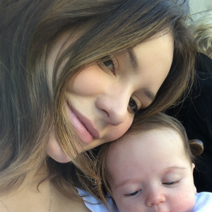 Katharine McPhee (ici photographiée avec sa filleule Remy Céline) a dévoilé le prénom de son bébé.