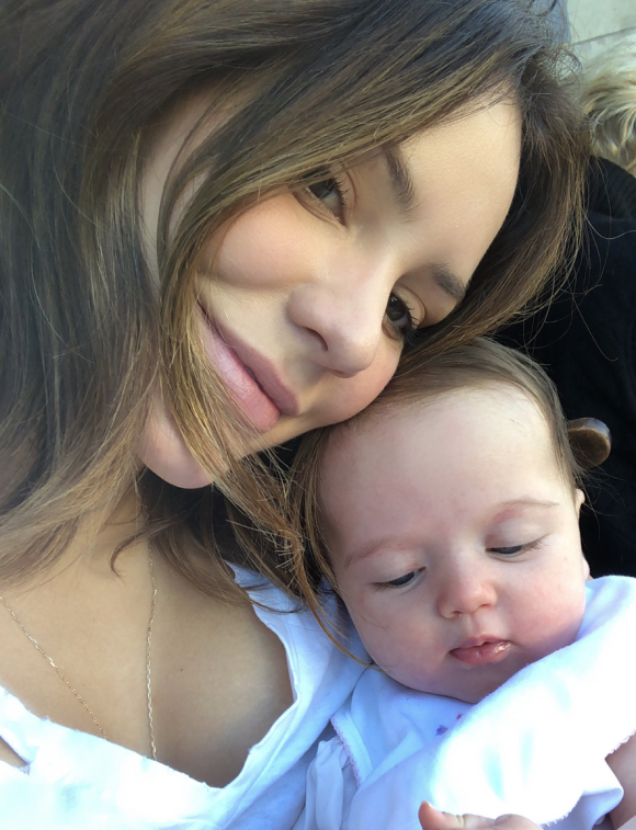 Katharine McPhee (ici photographiée avec sa filleule Remy Céline) a dévoilé le prénom de son bébé.