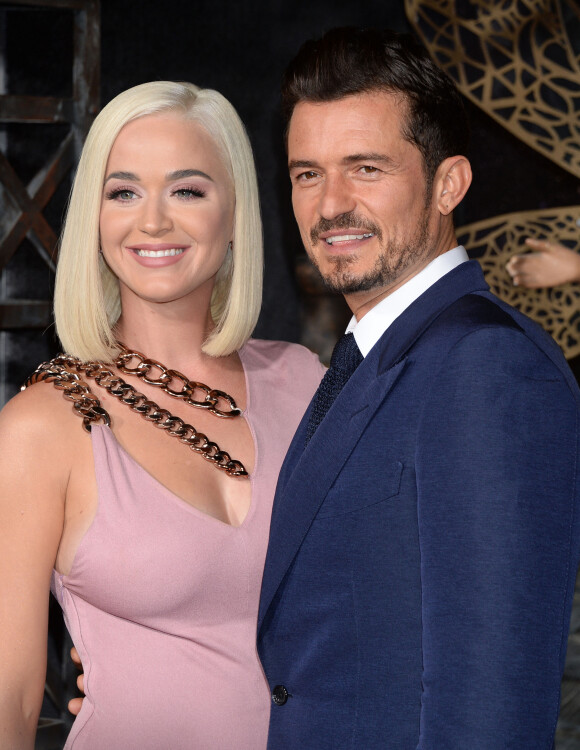 Katy Perry et son fiancé Orlando Bloom à l'avant-première de la série télévisée Amazon Prime Video "Carnival Row" au TCL Chinese Theatre dans le quartier de Hollywood, à Los Angeles. Le 21 août 2019.