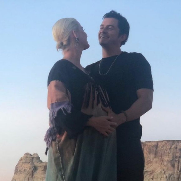 Katy Perry, enceinte, avec Orlando Bloom.