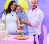 Julia Paredes enceinte aux côtés de Maxime et Luna, le 6 mars 2021