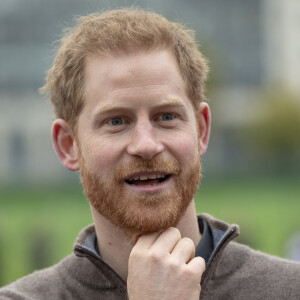 Le prince Harry, duc de Sussex, rencontre l'équipe représentant l'Angleterre aux Invictus Games à La Haye.