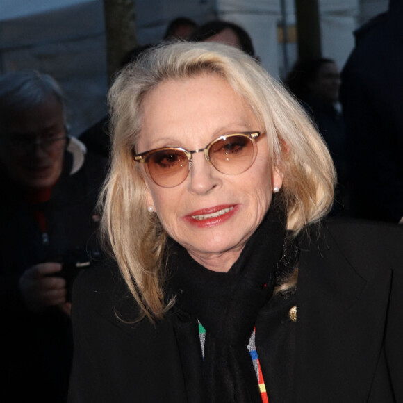 Véronique Sanson à la sortie de l'enregistrement de l'émission Vivement Dimanche à Paris le 20 mars 2019.
